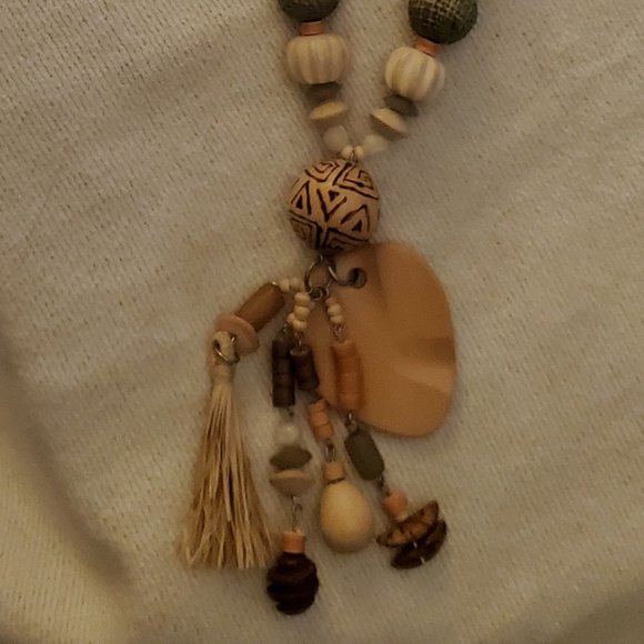 Contempo Fashions Primitive Style Necklace w/matching pierced drop/dangle earing - Picture 3 of 4